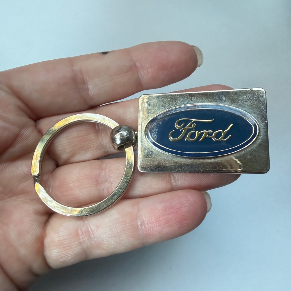 Vintage Ford Advertising Keychain Silver Tone Metal Fob Pendant Siskiyou - Picture 2 of 5
